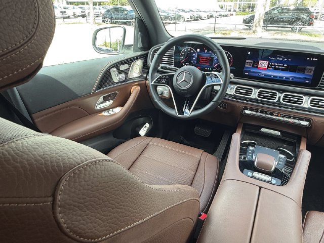 Used 2025 Mercedes-Benz GLS 450 4MATIC image 15