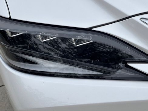 Used 2025 Lexus ES 300h w/ Accessory Package (Z2) FWD image 11