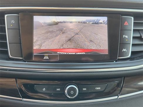 Used 2022 Buick Enclave Essence image 17