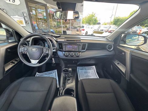 Used 2017 Toyota RAV4 LE AWD/4WD image 7
