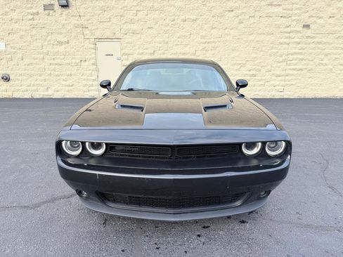 Used 2019 Dodge Challenger SXT w/ Plus Package image 5