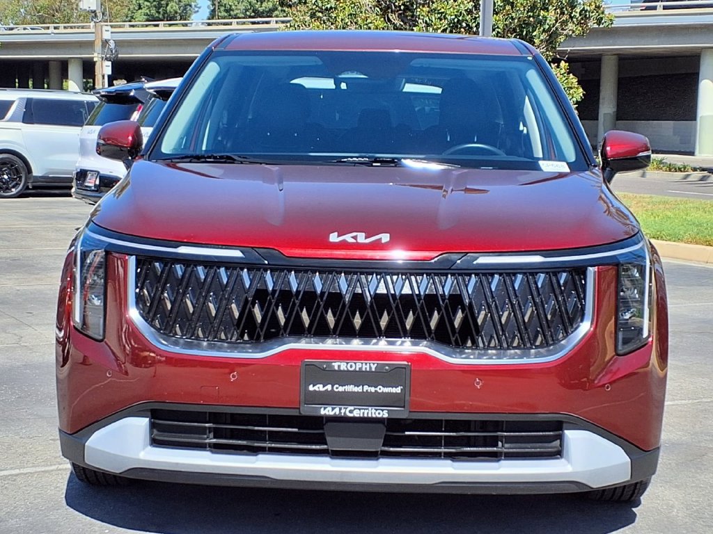 Certified 2025 Kia Carnival FWD image 2