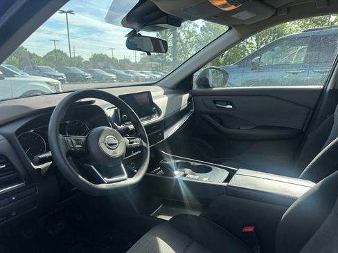 Used 2023 Nissan Rogue SV FWD image 9