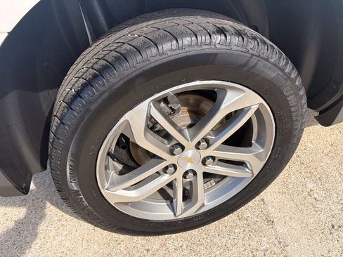 Used 2016 Chevrolet Equinox LTZ w/ Enhanced Convenience Package image 5