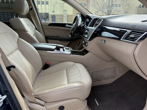 Used 2016 Mercedes-Benz GL 450 4MATIC w/ Premium I Package image 11