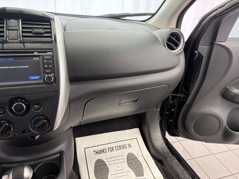 Used 2016 Nissan Versa SV w/ SV Tech Package FWD image 11