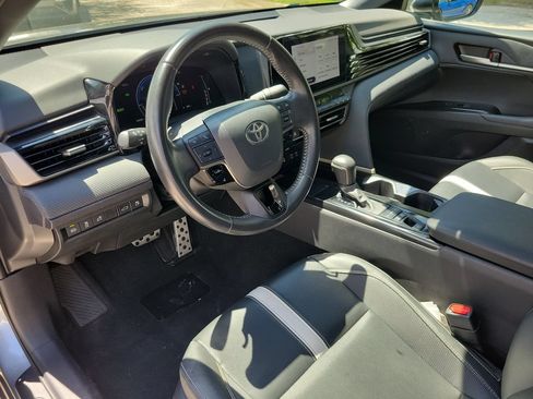 Used 2025 Toyota Camry SE FWD image 16