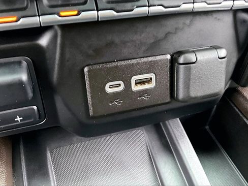 Used 2022 Chevrolet Silverado 1500 LTZ w/ LTZ Premium Package image 33