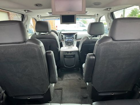 Used 2018 Cadillac Escalade ESV Luxury AWD/4WD image 46