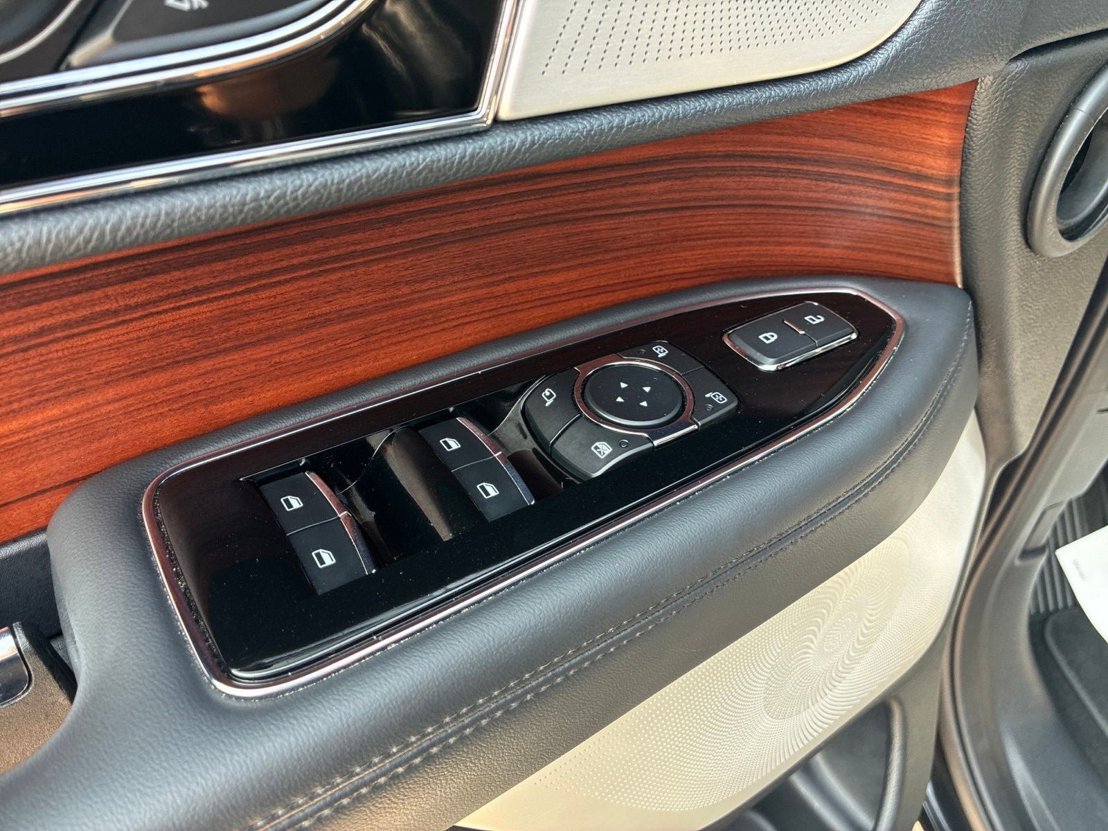 Used 2024 Lincoln Navigator Reserve AWD/4WD image 16