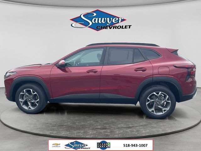 Used 2024 Chevrolet Trax LT w/ Driver Confidence Package FWD image 2