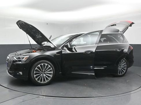 Used 2019 Audi e-tron Prestige w/ Prestige Package image 57
