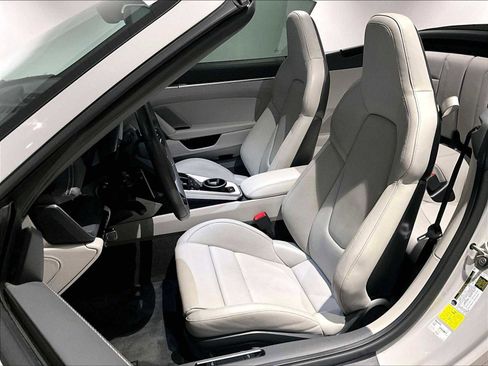 Used 2021 Porsche 911 Carrera S image 8