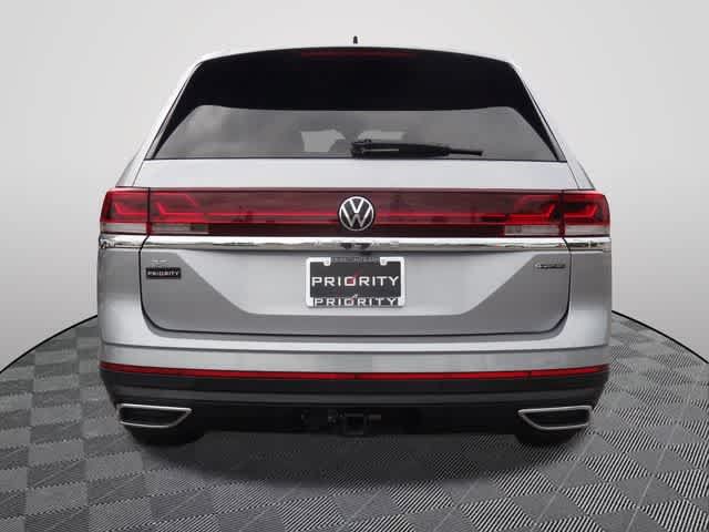 Used 2024 Volkswagen Atlas SE AWD/4WD image 2