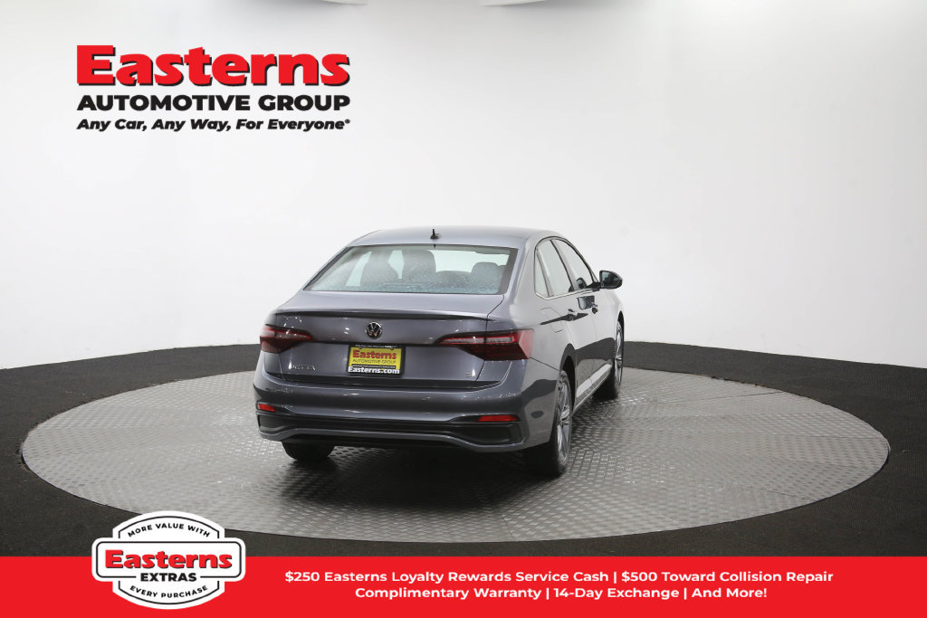Used 2024 Volkswagen Jetta SE FWD image 40