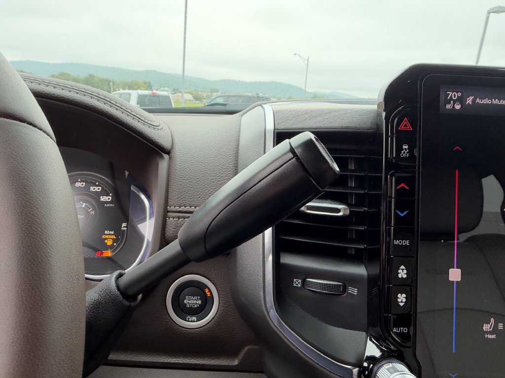 Used 2025 RAM 2500 Laramie AWD/4WD image 17