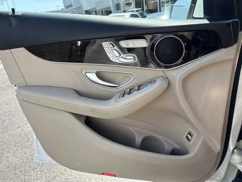 Used 2021 Mercedes-Benz GLC 300 4MATIC w/ Premium Package image 24