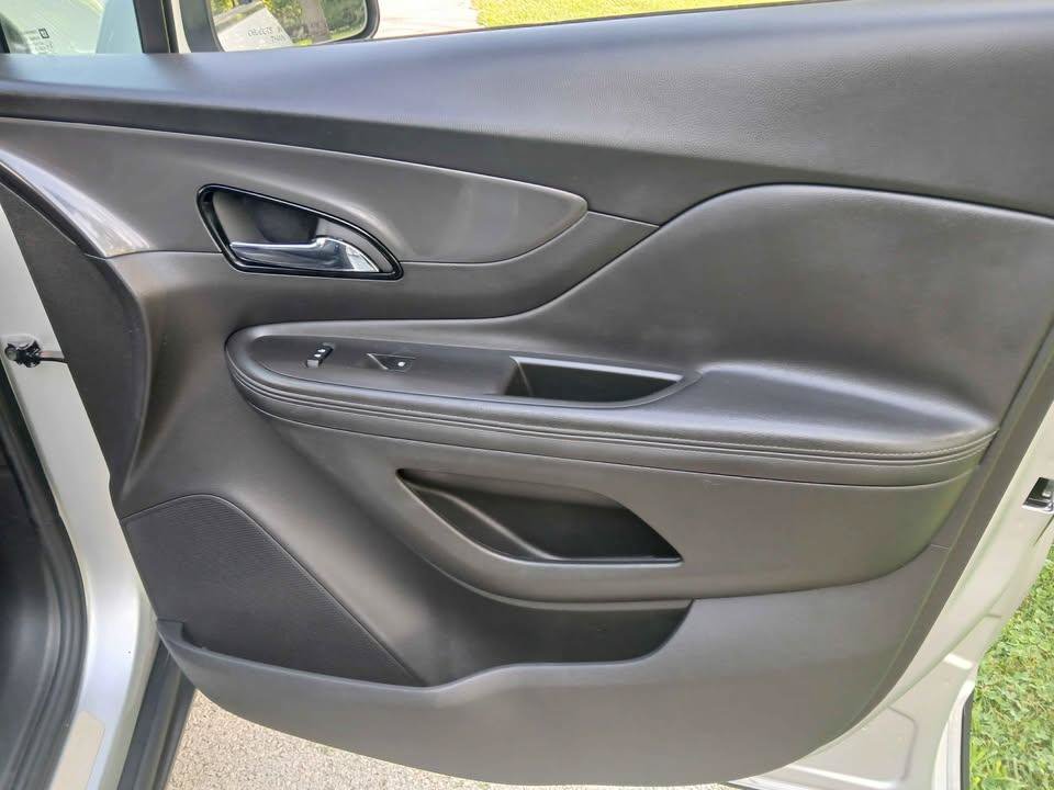 Used 2018 Buick Encore Essence FWD image 20