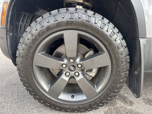 Used 2023 Land Rover Defender 110 S image 10