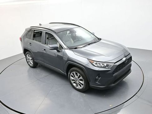 Used 2020 Toyota RAV4 XLE Premium image 19