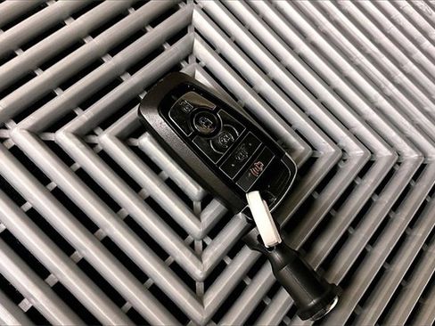 Used 2021 Lincoln Nautilus Reserve image 10