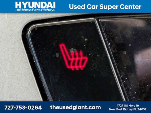 Used 2023 Ford Explorer XLT image 27