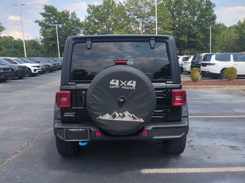 Used 2023 Jeep Wrangler Unlimited Sahara w/ Cold Weather Group AWD/4WD image 4