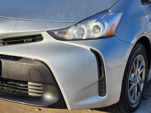 Used 2016 Toyota Prius V Two image 9