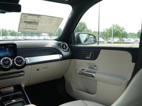 Used 2026 Mercedes-Benz GLB 250 4MATIC image 21