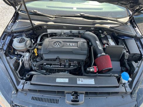 Used 2017 Volkswagen GTI SE FWD image 11
