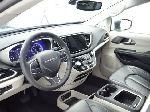 Certified 2023 Chrysler Pacifica Touring-L FWD image 23
