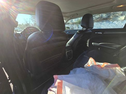 Used 2015 Chrysler 300 Limited image 34