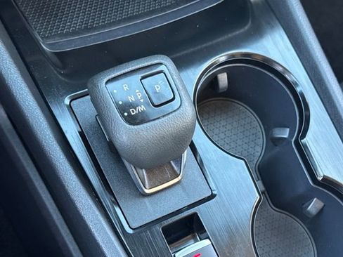 Used 2024 Nissan Rogue S image 15