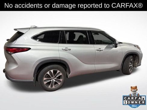 Used 2022 Toyota Highlander XLE AWD/4WD image 3