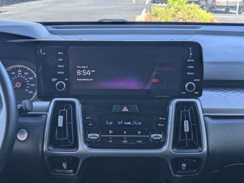 Used 2022 Kia Sorento S FWD image 19