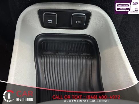 Used 2021 Chrysler Pacifica Touring-L FWD image 45