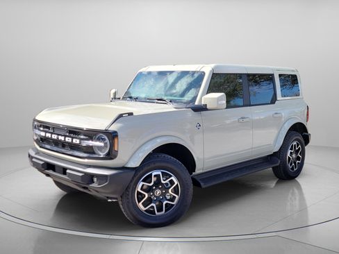 New 2025 Ford Bronco Outer Banks image 2