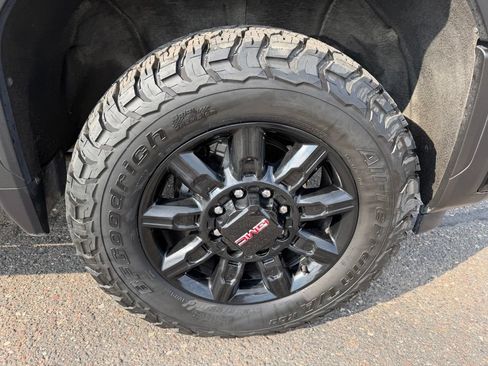 Used 2024 GMC Sierra 2500 AT4 w/ AT4 Premium Plus Package AWD/4WD image 18