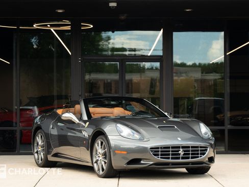 Used 2012 Ferrari California RWD image 1