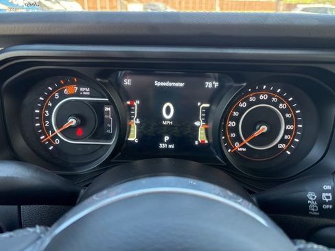 Used 2026 Jeep Wrangler Unlimited Sahara AWD/4WD image 6