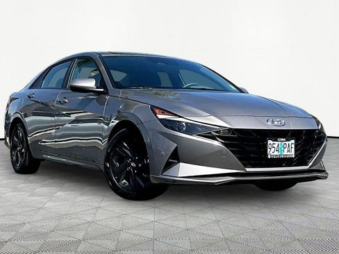 Used 2023 Hyundai Elantra SEL image 1