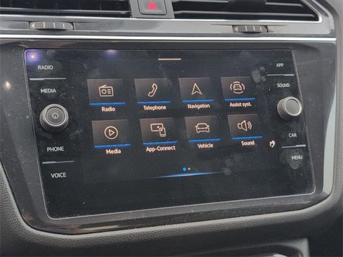 Used 2022 Volkswagen Tiguan SE image 16