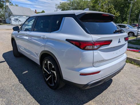 Used 2022 Mitsubishi Outlander ES AWD/4WD image 4