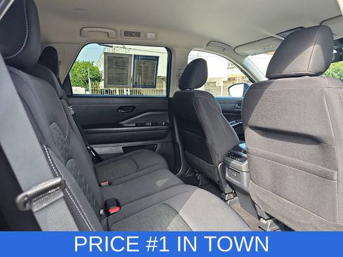 Used 2025 Nissan Pathfinder SV FWD image 11
