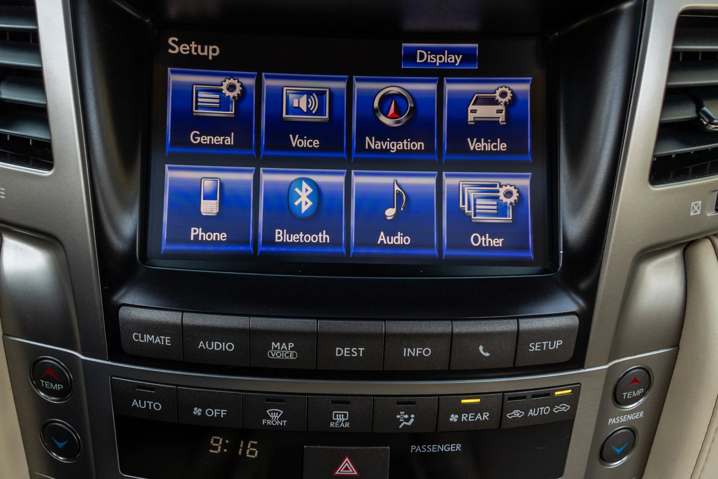Used 2013 Lexus LX 570 4WD image 24