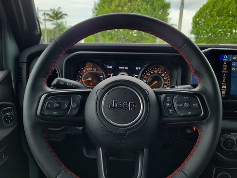 Used 2024 Jeep Wrangler Unlimited Rubicon w/ Technology Group AWD/4WD image 9