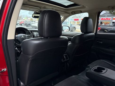 Used 2020 Mitsubishi Outlander SE image 37