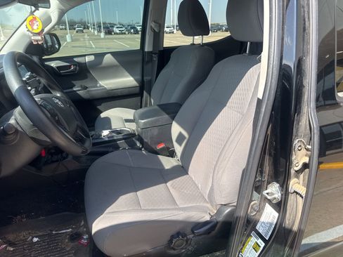 Used 2023 Toyota Tacoma SR image 9