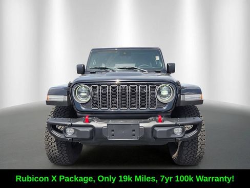 Used 2025 Jeep Wrangler Unlimited Rubicon AWD/4WD image 2