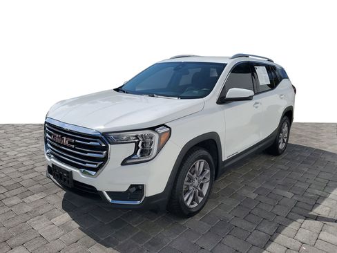 Used 2023 GMC Terrain SLT w/ LPO, Floor Liner Package AWD/4WD image 3